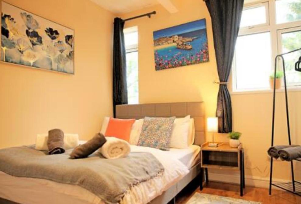 Private Bliss Near Luton Station Luton (Bedfordshire)