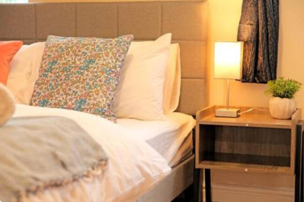 Quarto em Acomodações Particulares Private Bliss Near Luton Station *