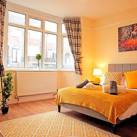 Private Bliss Near Luton Station Appartement Buitenkant foto