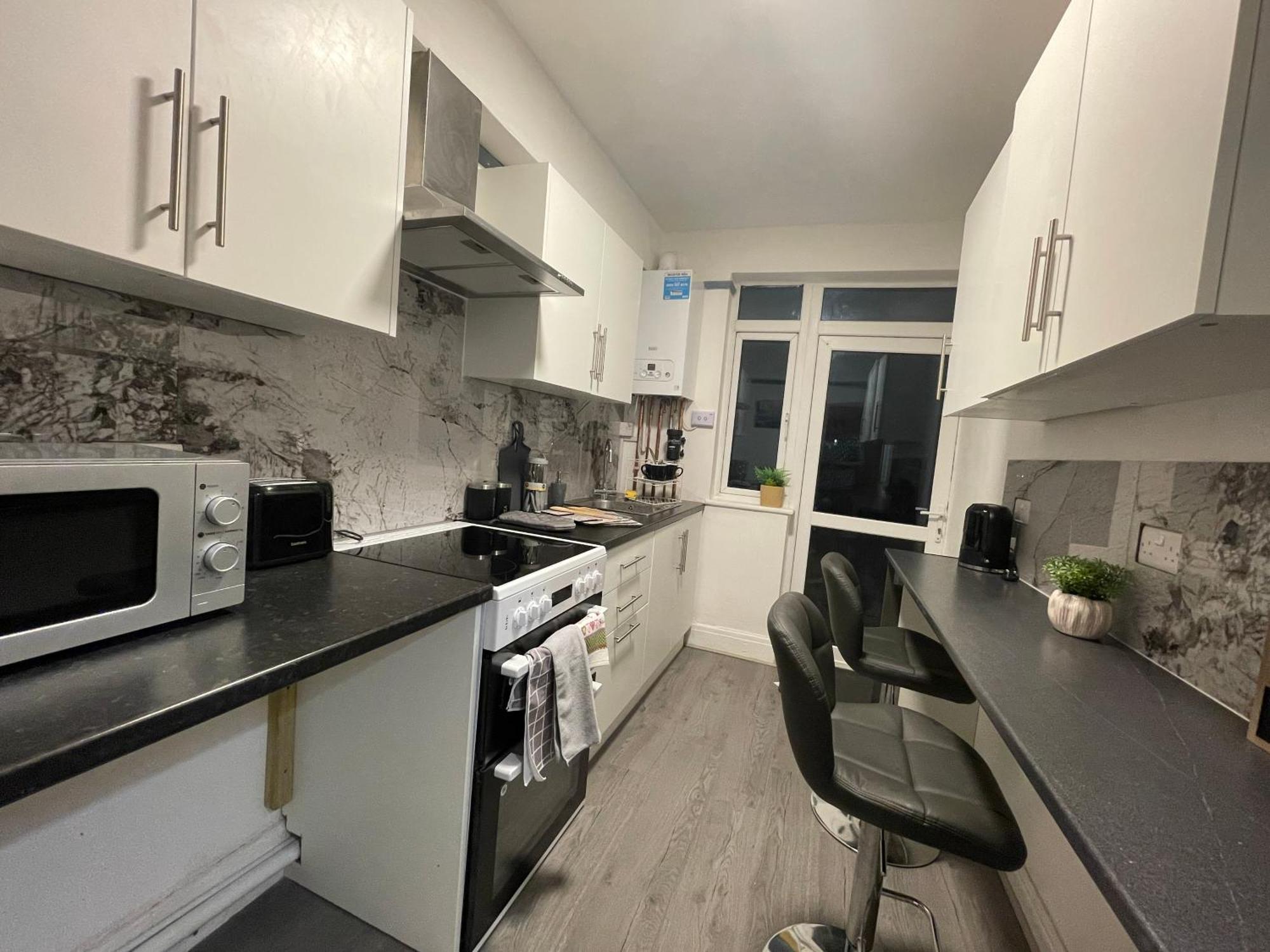Private Bliss Near Luton Station Homestay