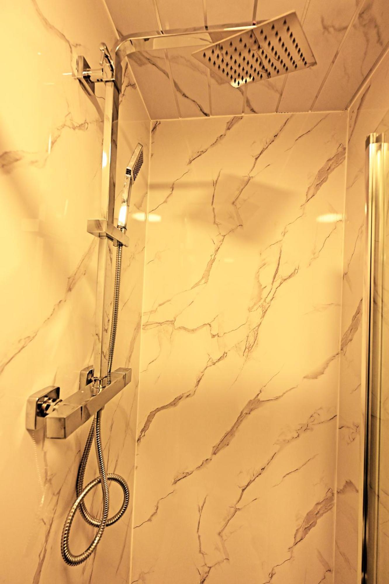 Private Bliss Near Luton Station Homestay *