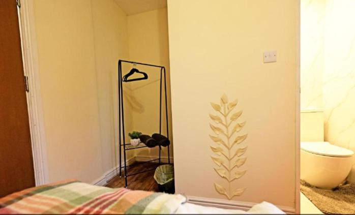 Private Bliss Near Luton Station Homestay